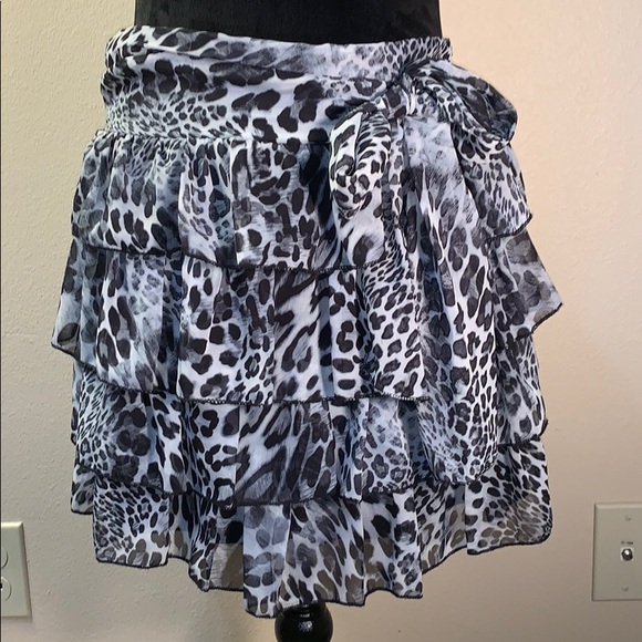 LUV ME MORE black and white leopard ruffled skirt! - Picture 1 of 8